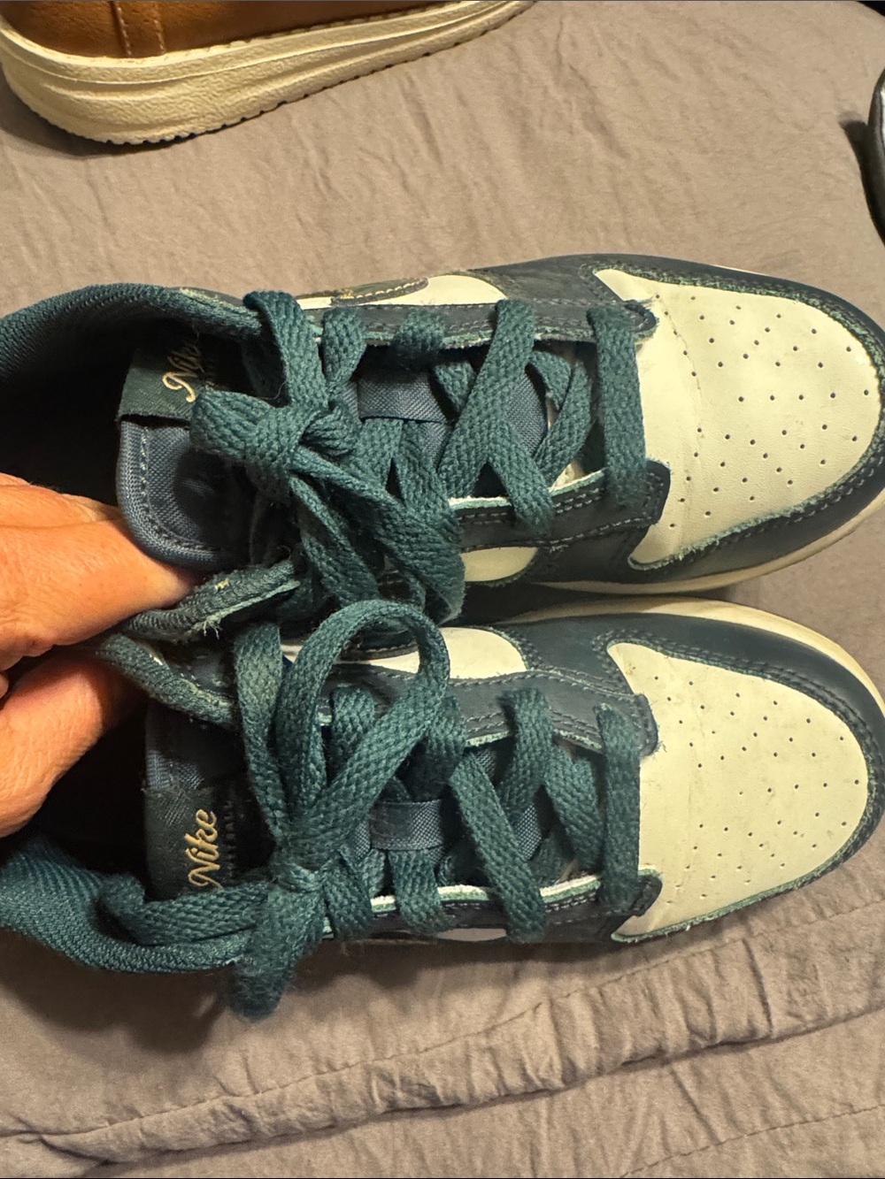 Nike Kids Low-Top Sneakers in Green and Cream - Picture 2 of 5